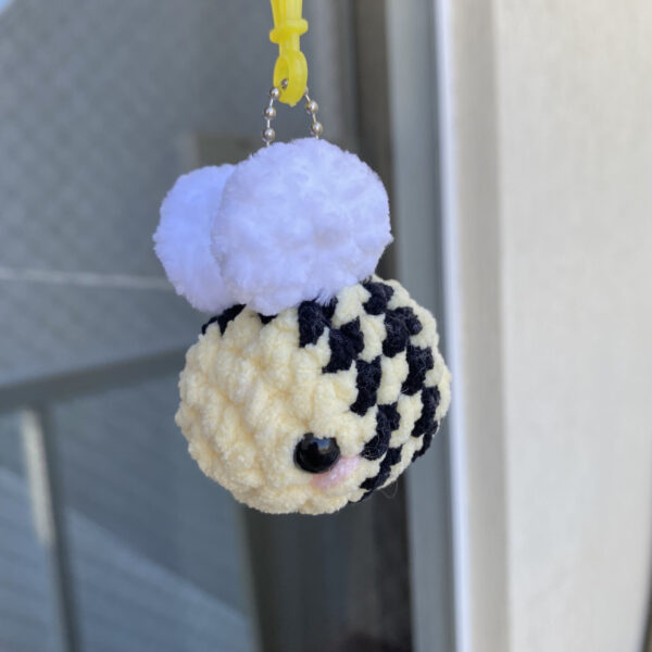 Mini Abelha Amigurumi de Pelúcia - Image 3