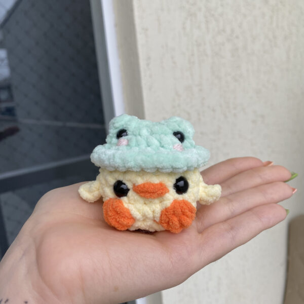 Patinho com Chapéu de Sapo Amigurumi de Pelúcia - Image 3