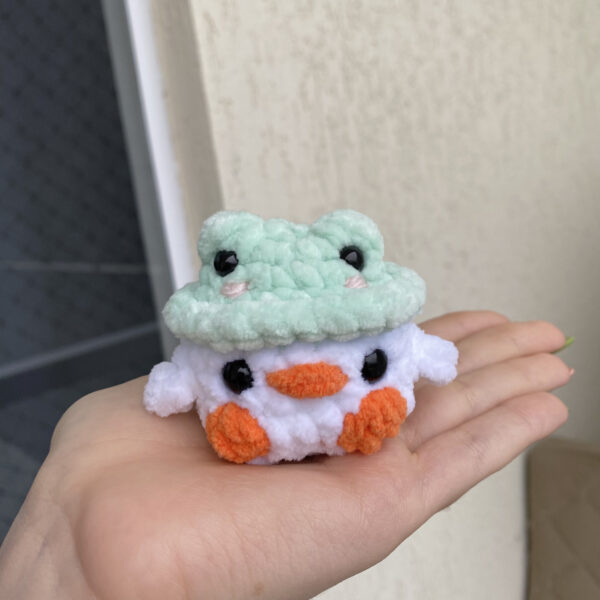 Patinho com Chapéu de Sapo Amigurumi de Pelúcia - Image 4