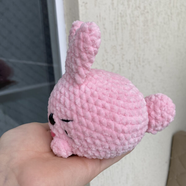 Coelho Mochi de Morango Amigurumi de Pelúcia - Image 2