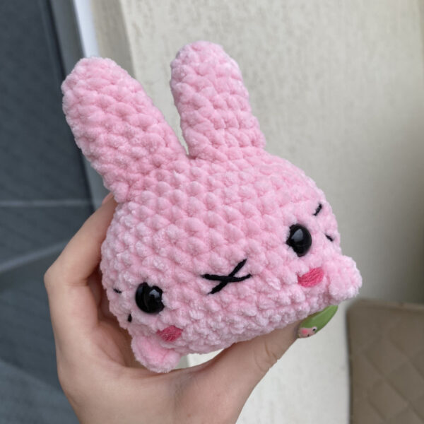 Coelho Mochi de Morango Amigurumi de Pelúcia - Image 7