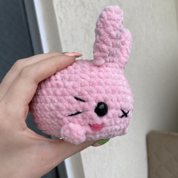 Coelho Mochi de Morango Amigurumi de Pelúcia - Image 8