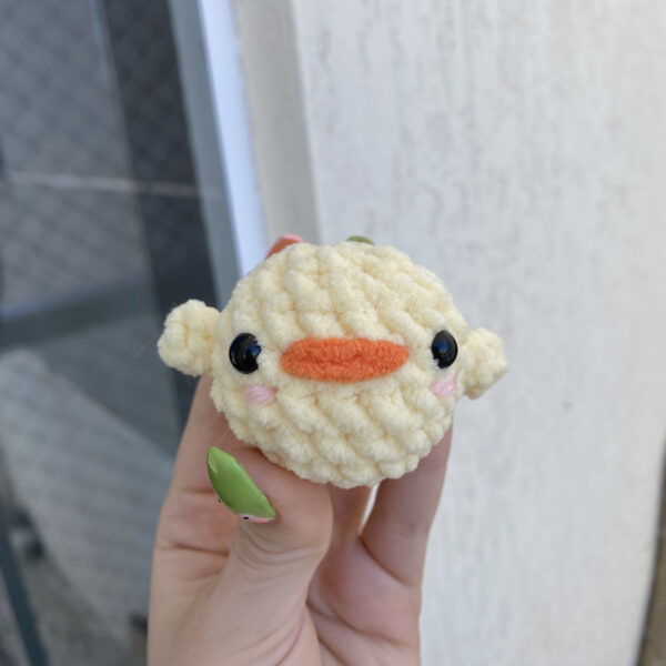 Mini Pintinho de Amigurumi de Pelúcia - Image 2