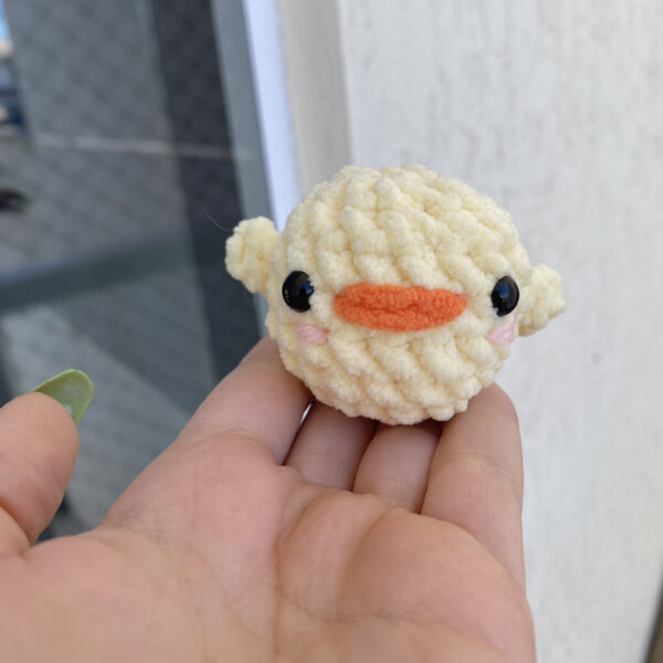 Mini Pintinho de Amigurumi de Pelúcia - Image 4