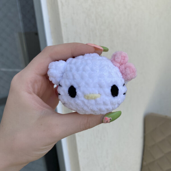 Mini Hello Kitty Amigurumi de Pelúcia - Image 2